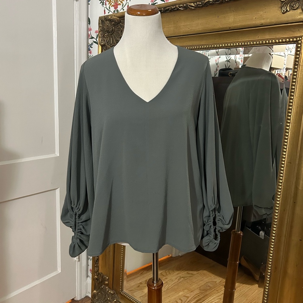 Vici Green Ruched 3/4 Sleeve Blouse